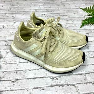 Adidas Womens Swift Run Cloth Running Low Top Size 8.5 Athletic Sneakers Neutral